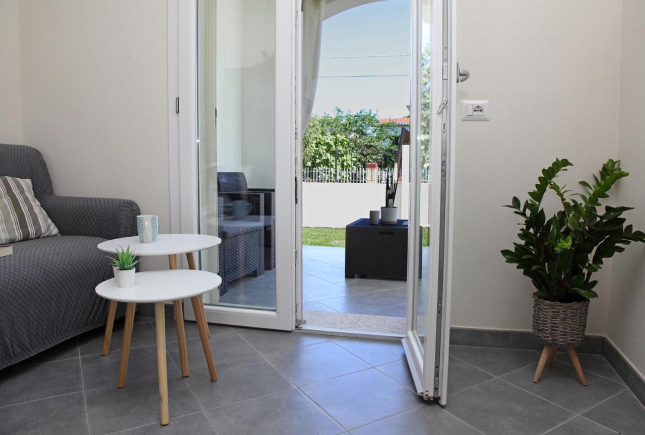 Casa Bianca Marea Apartment Санта Мария Наварезе Екстериор снимка